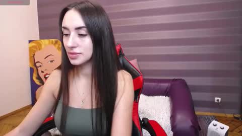 Snapshot of jeniferstone chatting on 11.23.25 Kira online show from 11.23.25