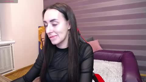 Snapshot of jeniferstone chatting on 11.24.25 Kira online show from 11.24.25