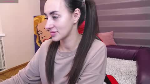 Snapshot of jeniferstone chatting on 11.25.25 Kira online show from 11.25.25