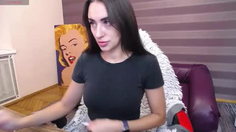 Snapshot of jeniferstone chatting on 11.29.25 Kira online show from 11.29.25