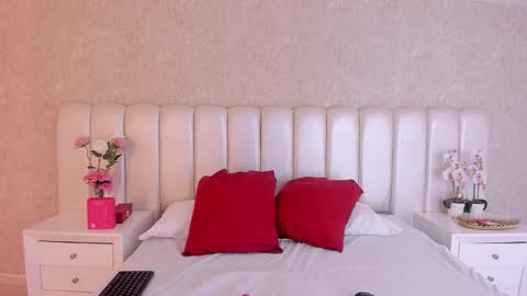 Snapshot of jenifferlopez_ chatting on 11.20.25 Samanta online show from 11.20.25