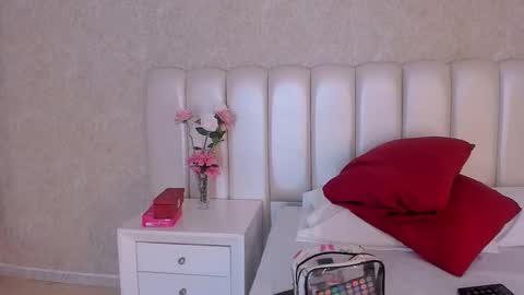 Snapshot of jenifferlopez_ chatting on 11.21.25 Samanta online show from 11.21.25