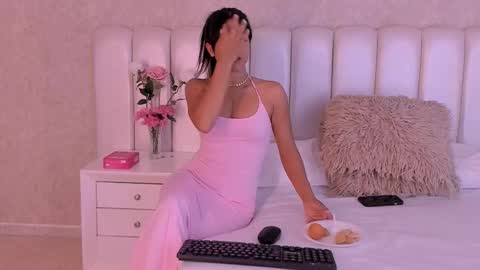 Snapshot of jenifferlopez_ chatting on 12.05.25 Samanta online show from 12.05.25