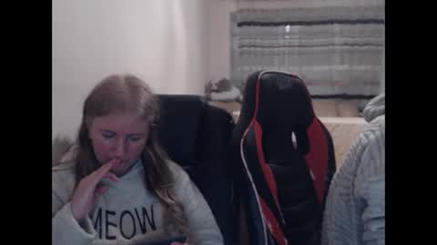 Snapshot of jenisandpeter chatting on 03.12.26 JenisAndPeter online show from 03.12.26