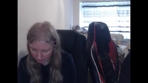 Snapshot of jenisandpeter chatting on 04.01.26 JenisAndPeter online show from 04.01.26