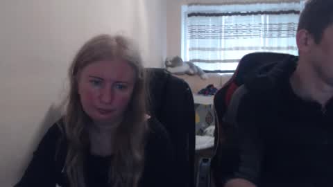 Snapshot of jenisandpeter chatting on 04.03.26 JenisAndPeter online show from 04.03.26