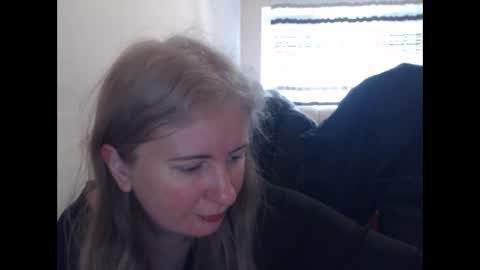 Snapshot of jenisandpeter chatting on 04.04.26 JenisAndPeter online show from 04.04.26
