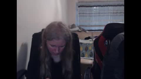 Snapshot of jenisandpeter chatting on 04.06.26 JenisAndPeter online show from 04.06.26