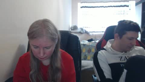 Snapshot of jenisandpeter chatting on 04.11.26 JenisAndPeter online show from 04.11.26