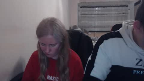 Snapshot of jenisandpeter chatting on 04.12.26 JenisAndPeter online show from 04.12.26