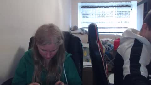 Snapshot of jenisandpeter chatting on 04.14.26 JenisAndPeter online show from 04.14.26