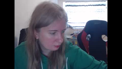 Snapshot of jenisandpeter chatting on 04.16.26 JenisAndPeter online show from 04.16.26