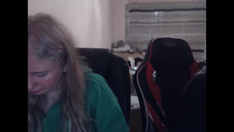 Snapshot of jenisandpeter chatting on 04.16.26 JenisAndPeter online show from 04.16.26