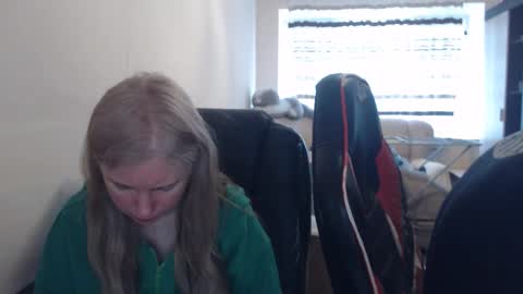 Snapshot of jenisandpeter chatting on 04.18.26 JenisAndPeter online show from 04.18.26