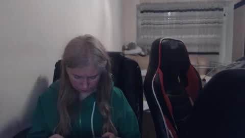Snapshot of jenisandpeter chatting on 04.18.26 JenisAndPeter online show from 04.18.26