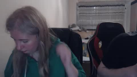 Snapshot of jenisandpeter chatting on 04.18.26 JenisAndPeter online show from 04.18.26