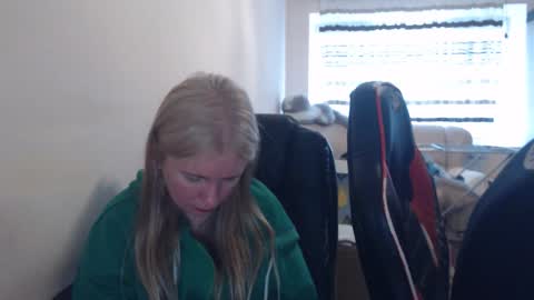 Snapshot of jenisandpeter chatting on 04.20.26 JenisAndPeter online show from 04.20.26
