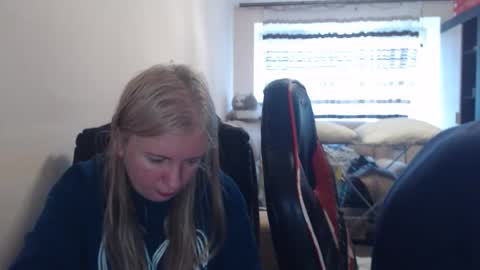 Snapshot of jenisandpeter chatting on 04.29.26 JenisAndPeter online show from 04.29.26