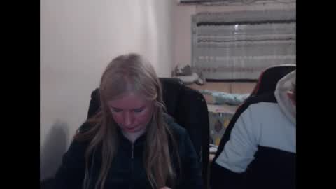 Snapshot of jenisandpeter chatting on 05.04.26 JenisAndPeter online show from 05.04.26