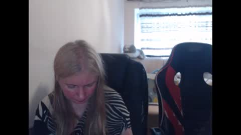 Snapshot of jenisandpeter chatting on 05.11.26 JenisAndPeter online show from 05.11.26