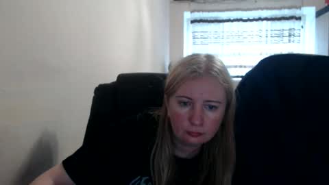 Snapshot of jenisandpeter chatting on 05.12.26 JenisAndPeter online show from 05.12.26