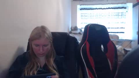 Snapshot of jenisandpeter chatting on 05.16.26 JenisAndPeter online show from 05.16.26