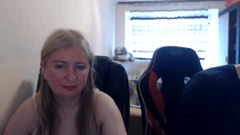 Snapshot of jenisandpeter chatting on 05.24.26 JenisAndPeter online show from 05.24.26