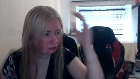 Snapshot of jenisandpeter chatting on 05.30.26 JenisAndPeter online show from 05.30.26
