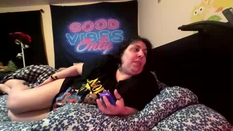 Snapshot of jennabrady chatting on 10.08.25  Dragon Queen. Be my Dragon --  and  online show from 10.08.25