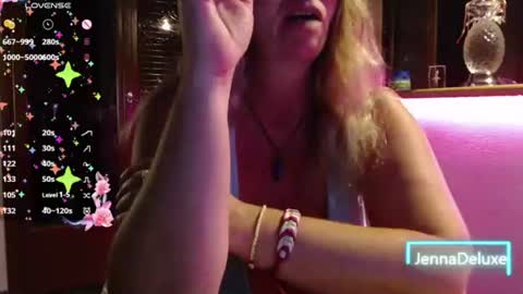 Snapshot of jennadeluxe chatting on 06.17.26 Jenna online show from 06.17.26