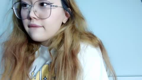 Snapshot of jennatyan chatting on 11.19.25 JENNA online show from 11.19.25