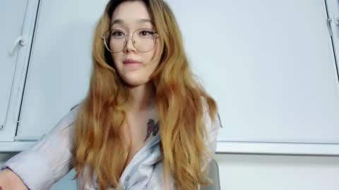 Snapshot of jennatyan chatting on 11.22.25 JENNA online show from 11.22.25