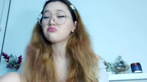 Snapshot of jennatyan chatting on 11.25.25 JENNA online show from 11.25.25