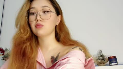 Snapshot of jennatyan chatting on 11.27.25 JENNA online show from 11.27.25