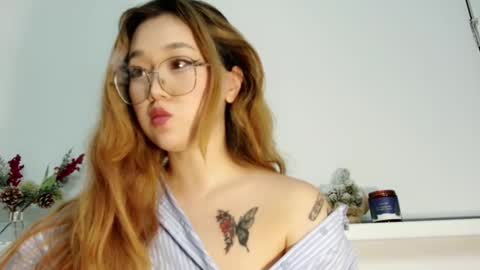 Snapshot of jennatyan chatting on 11.28.25 JENNA online show from 11.28.25