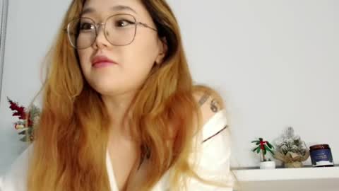 Snapshot of jennatyan chatting on 11.29.25 JENNA online show from 11.29.25