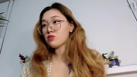 Snapshot of jennatyan chatting on 12.04.25 JENNA online show from 12.04.25