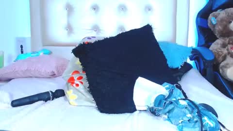 Snapshot of jenng18 chatting on 12.15.24 jenn online show from 12.15.24