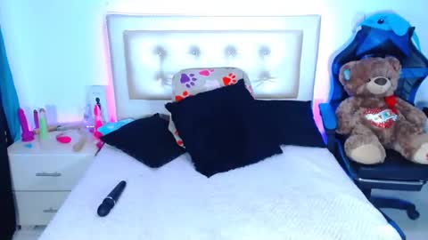 Snapshot of jenng18 chatting on 12.22.24 jenn online show from 12.22.24