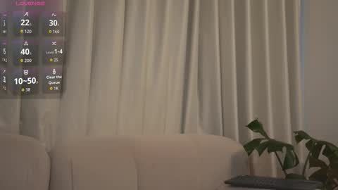 Snapshot of jennhudson chatting on 10.12.25 jenn online show from 10.12.25
