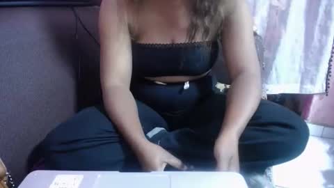 Snapshot of jenniella chatting on 09.11.25 jenniella online show from 09.11.25