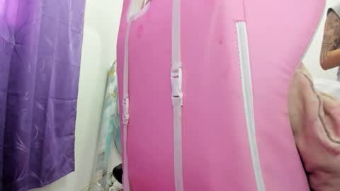 Snapshot of jennifer_bodyy0404 chatting on 05.19.26 jennifer_bodyy0404 online show from 05.19.26