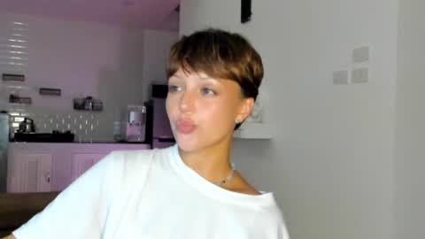Snapshot of jennifer_clyde chatting on 06.19.26 Jenifer Clyde online show from 06.19.26
