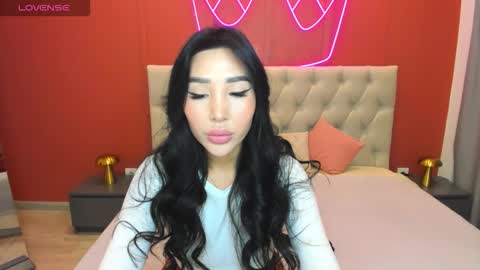 Snapshot of jennifer_munoz chatting on 10.01.25 Jennifer online show from 10.01.25