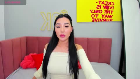 Snapshot of jennifer_munoz chatting on 10.08.25 Jennifer online show from 10.08.25