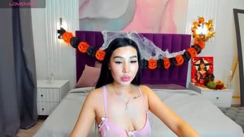 Snapshot of jennifer_munoz chatting on 11.01.25 Jennifer online show from 11.01.25