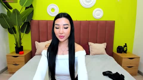 Snapshot of jennifer_munoz chatting on 11.07.25 Jennifer online show from 11.07.25