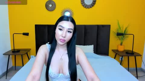 Snapshot of jennifer_munoz chatting on 11.25.25 Jennifer online show from 11.25.25