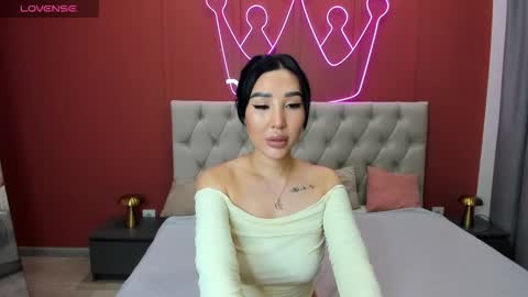 Snapshot of jennifer_munoz chatting on 11.27.25 Jennifer online show from 11.27.25