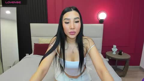 Snapshot of jennifer_munoz chatting on 11.30.25 Jennifer online show from 11.30.25